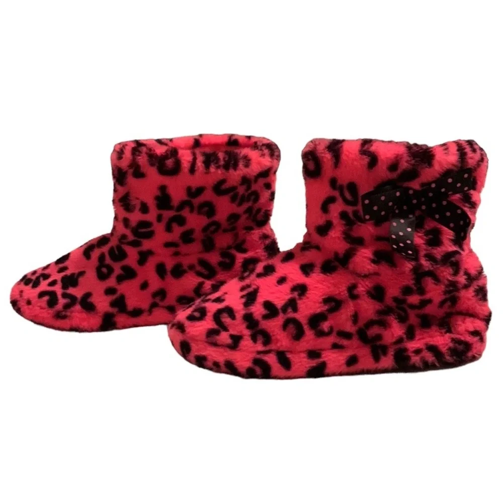Justice Slippers • Size Large (6/7)